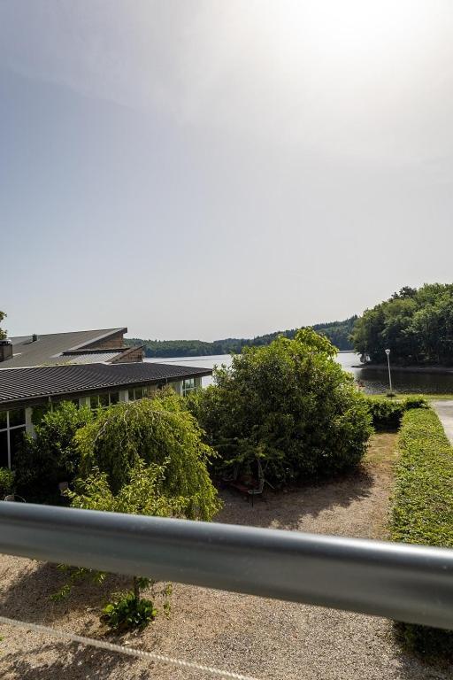Logis Hotel Du Lac Neuvic  エクステリア 写真