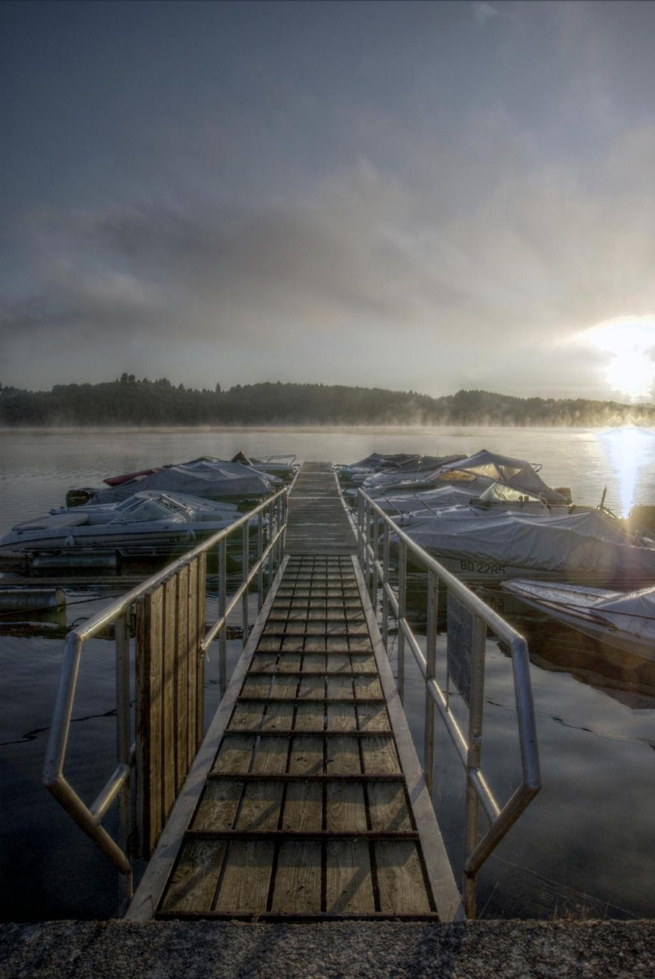Logis Hotel Du Lac Neuvic  エクステリア 写真