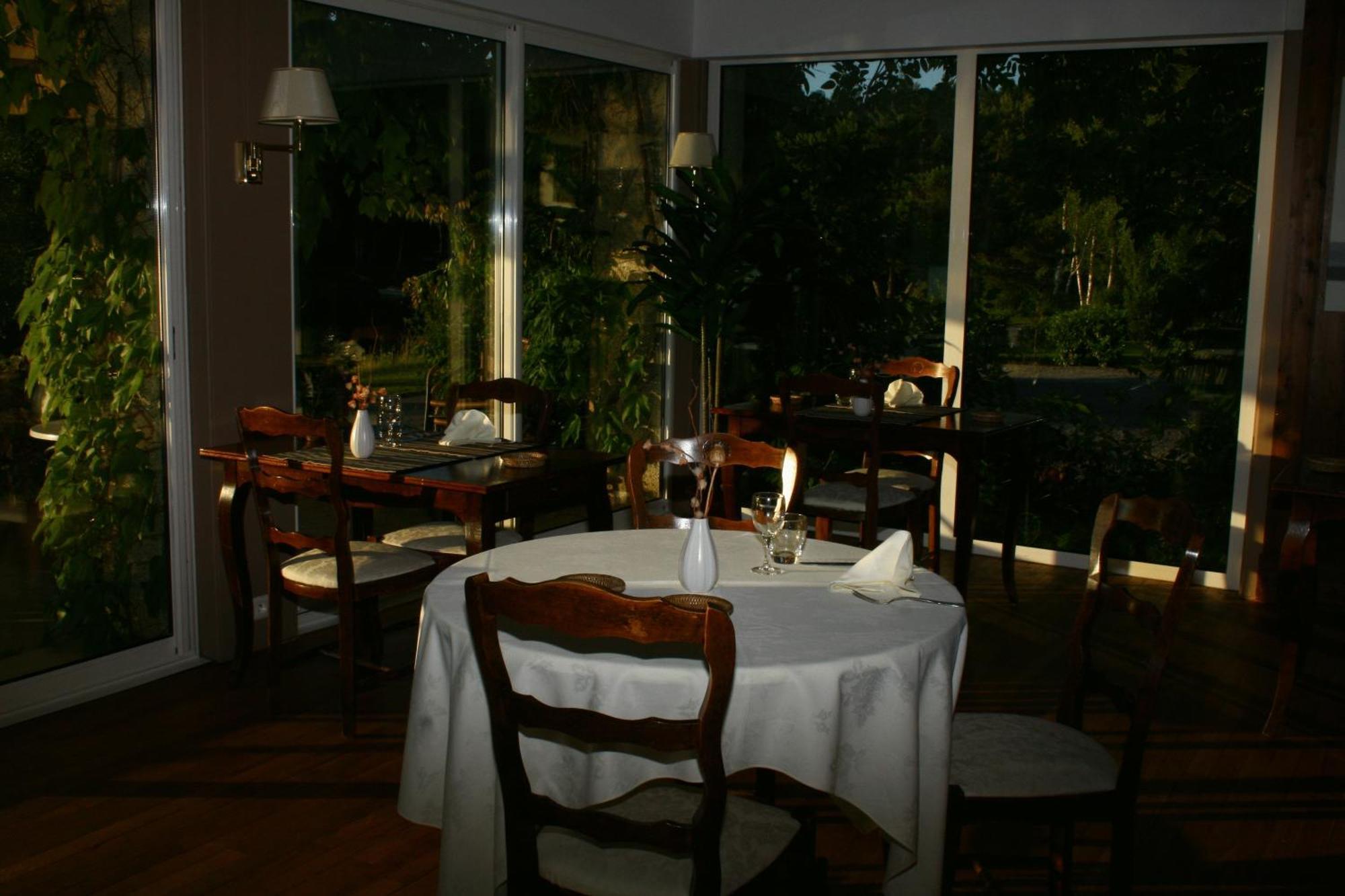 Logis Hotel Du Lac Neuvic  エクステリア 写真