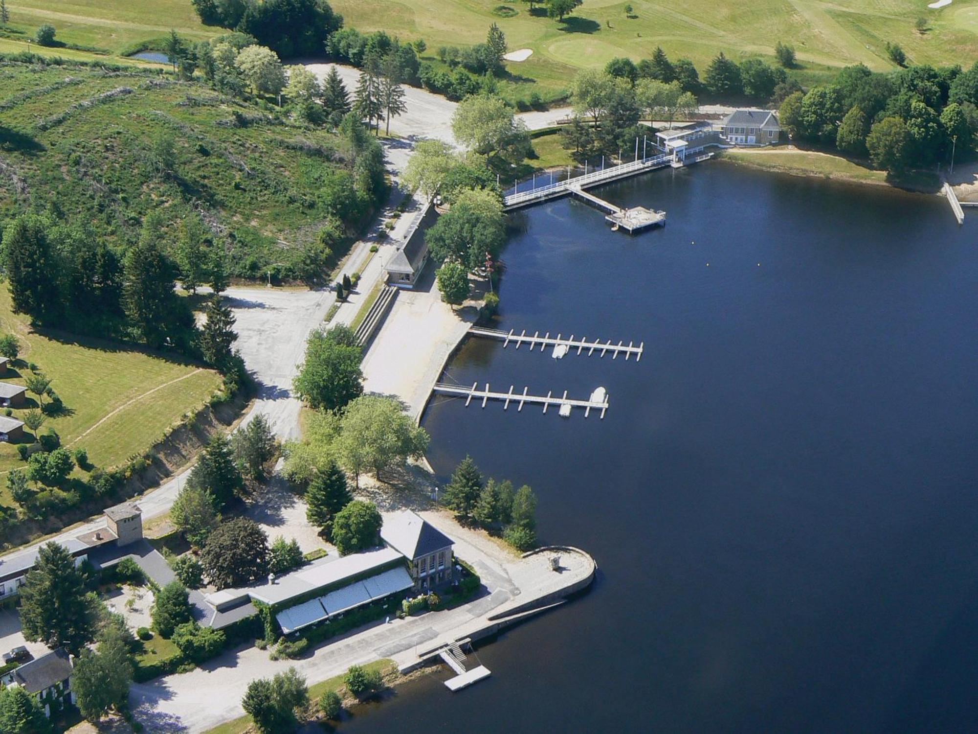 Logis Hotel Du Lac Neuvic  エクステリア 写真