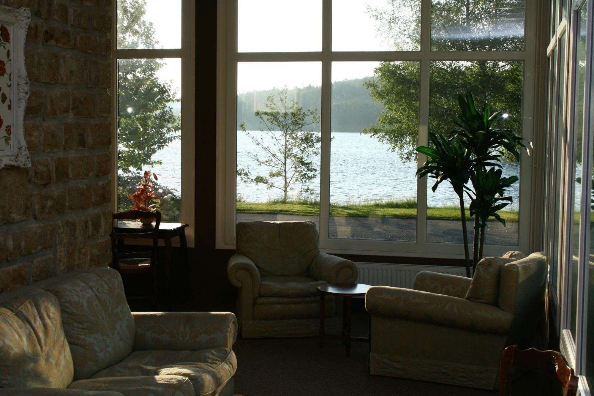 Logis Hotel Du Lac Neuvic  エクステリア 写真