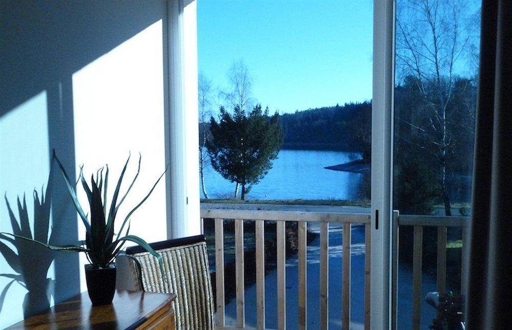 Logis Hotel Du Lac Neuvic  エクステリア 写真