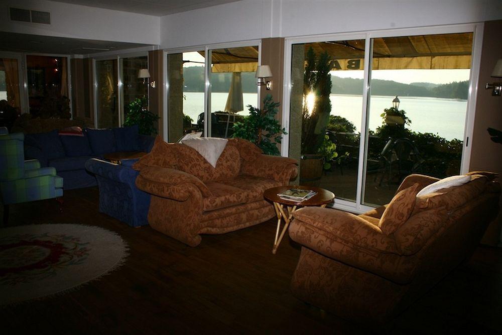Logis Hotel Du Lac Neuvic  エクステリア 写真