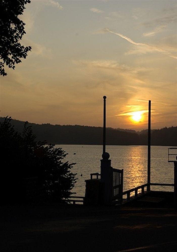 Logis Hotel Du Lac Neuvic  エクステリア 写真