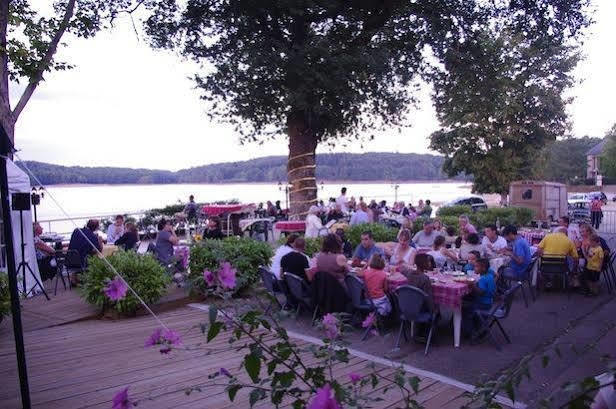 Logis Hotel Du Lac Neuvic  エクステリア 写真