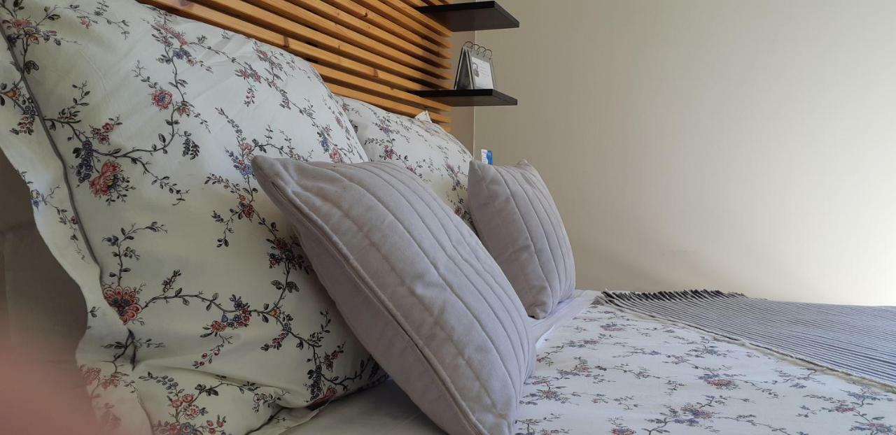 Logis Hotel Du Lac Neuvic  エクステリア 写真