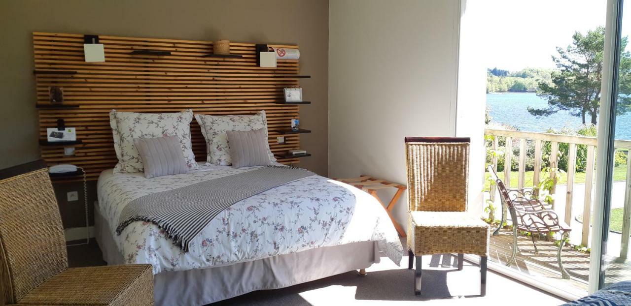 Logis Hotel Du Lac Neuvic  エクステリア 写真