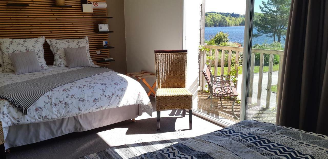 Logis Hotel Du Lac Neuvic  エクステリア 写真