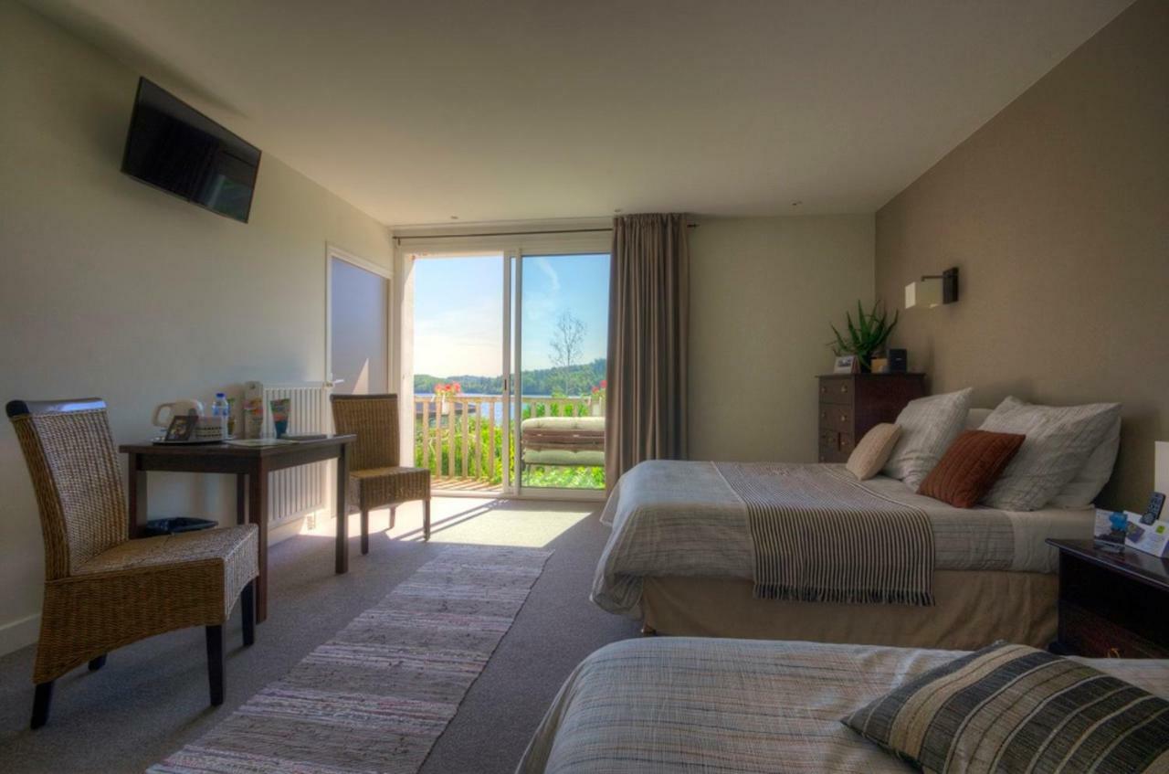 Logis Hotel Du Lac Neuvic  エクステリア 写真