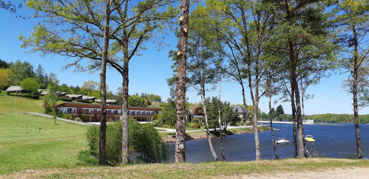 Logis Hotel Du Lac Neuvic  エクステリア 写真