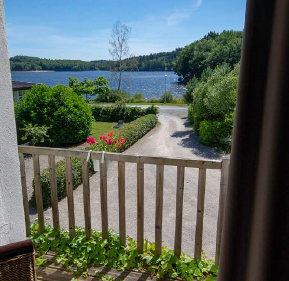 Logis Hotel Du Lac Neuvic  エクステリア 写真